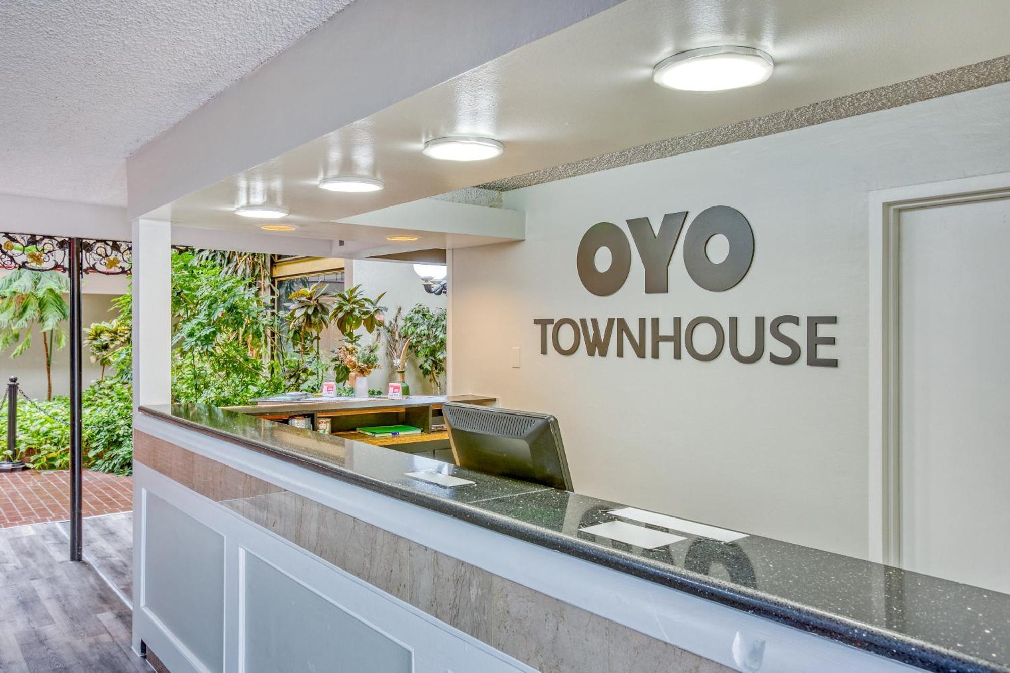 Oyo Townhouse Tulsa Woodland Hills Hotel Buitenkant foto