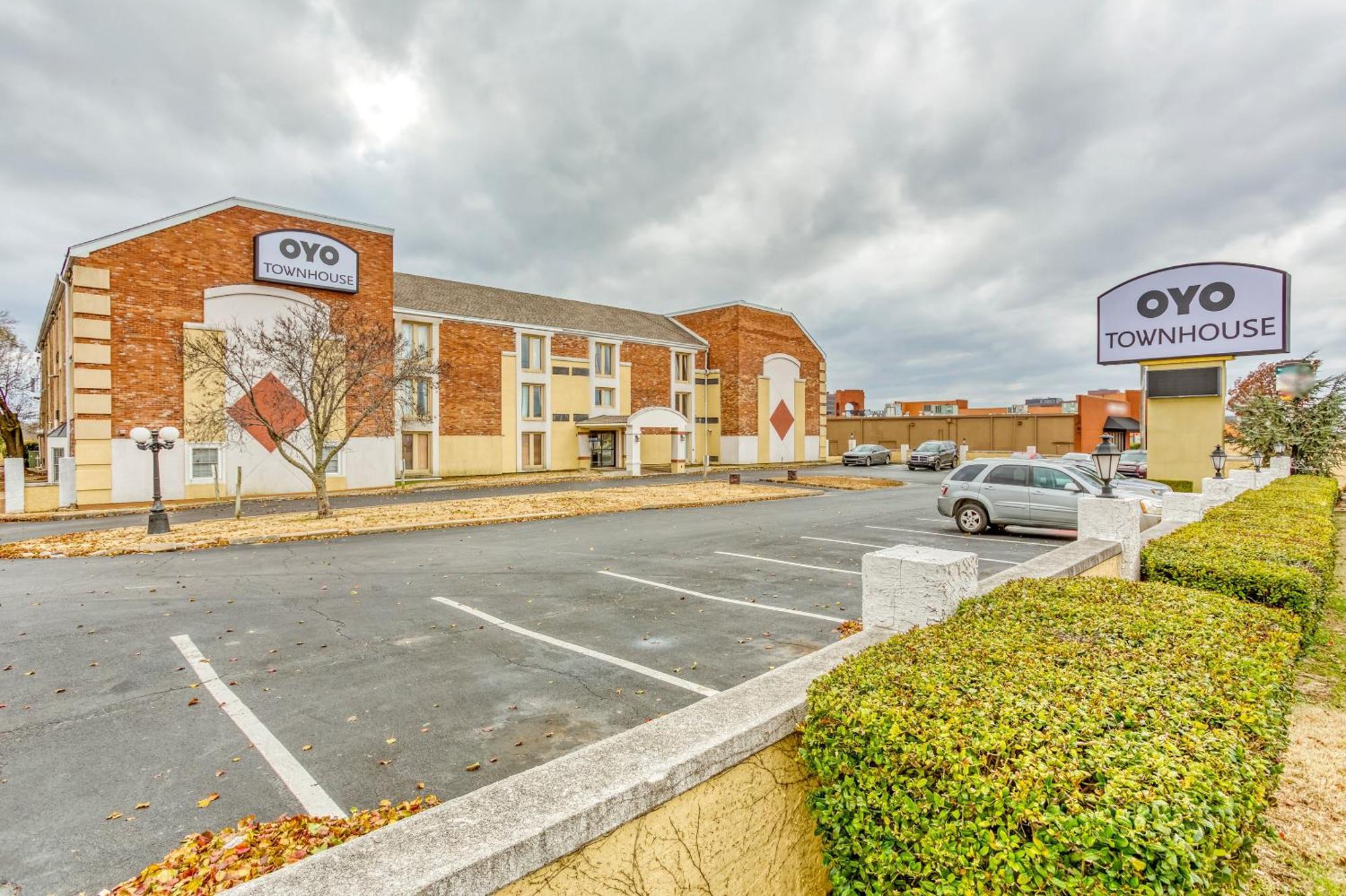 Oyo Townhouse Tulsa Woodland Hills Hotel Buitenkant foto
