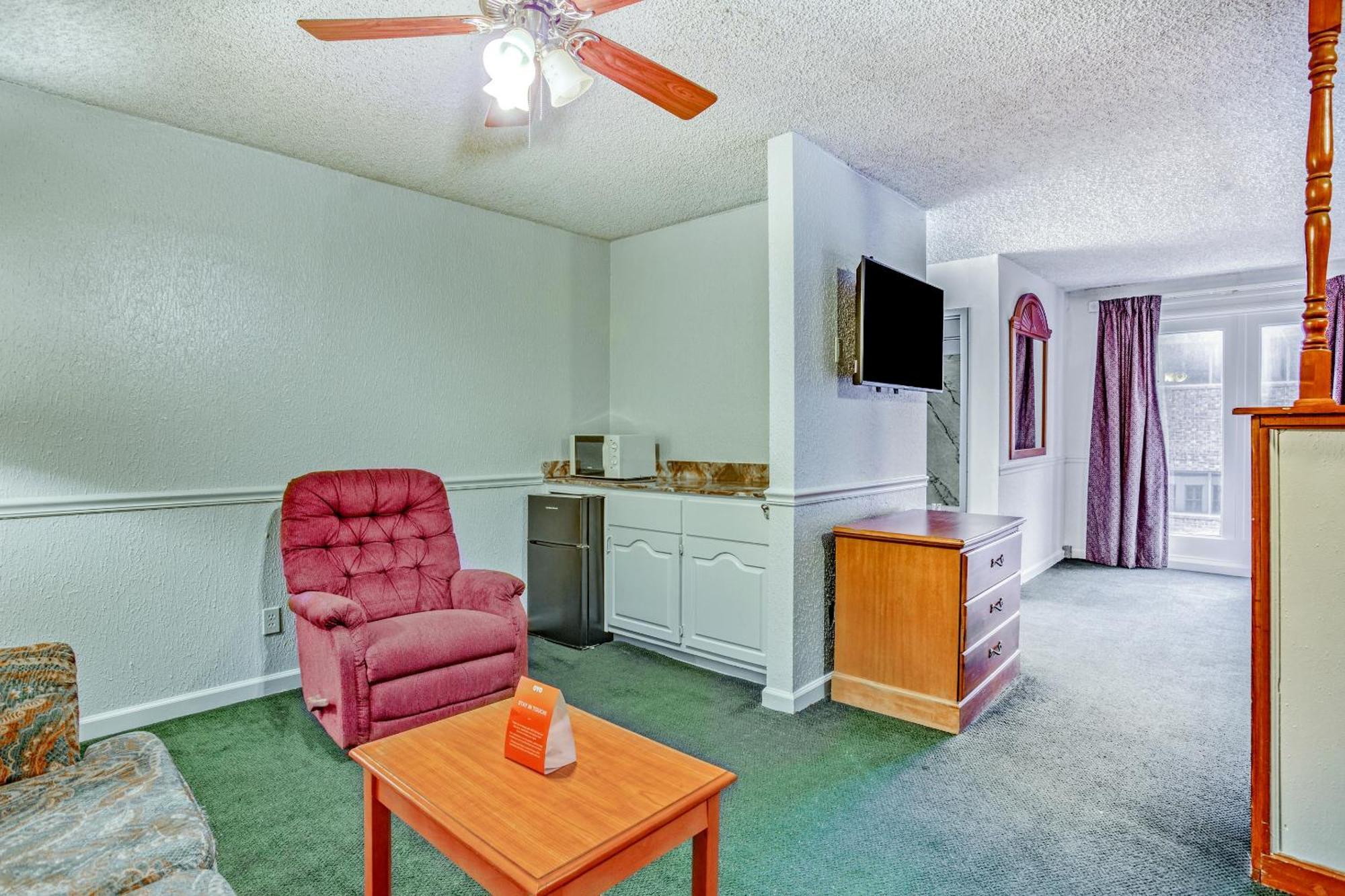 Oyo Townhouse Tulsa Woodland Hills Hotel Buitenkant foto