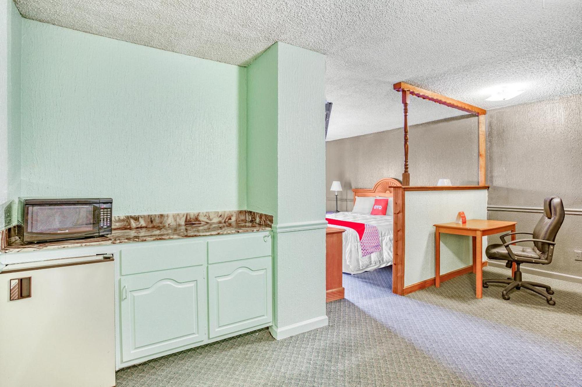 Oyo Townhouse Tulsa Woodland Hills Hotel Buitenkant foto