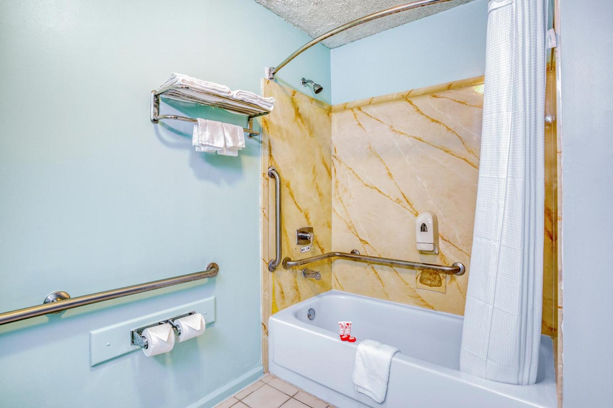 Oyo Townhouse Tulsa Woodland Hills Hotel Buitenkant foto