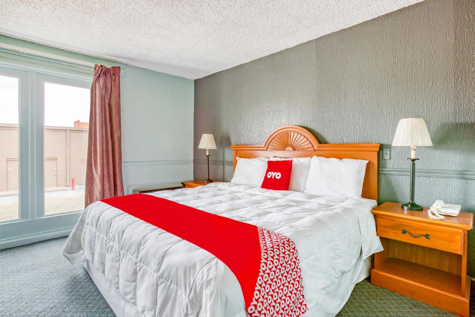 Oyo Townhouse Tulsa Woodland Hills Hotel Buitenkant foto