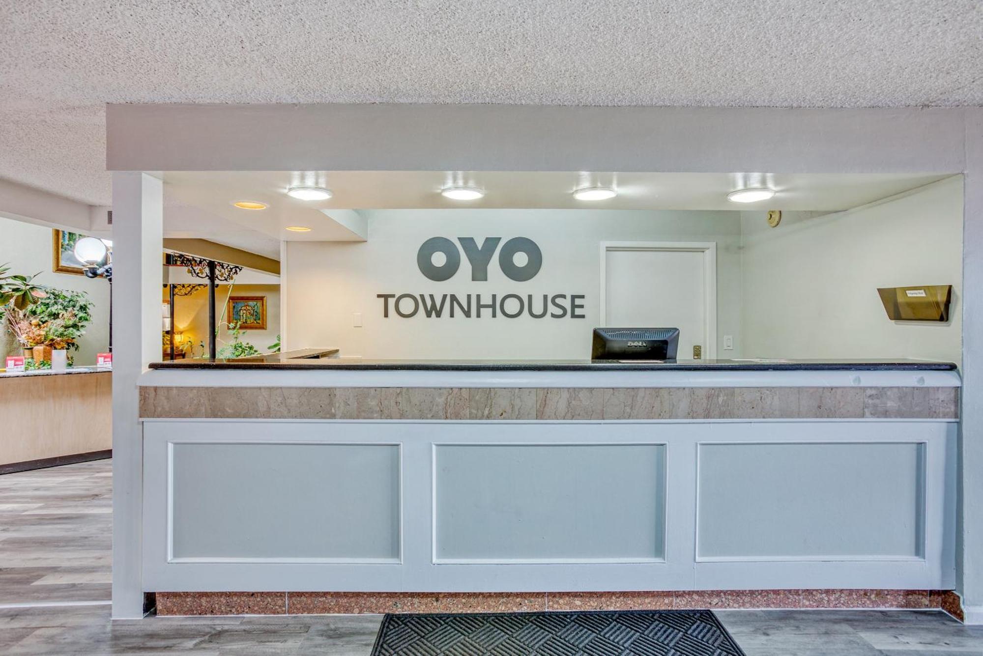 Oyo Townhouse Tulsa Woodland Hills Hotel Buitenkant foto