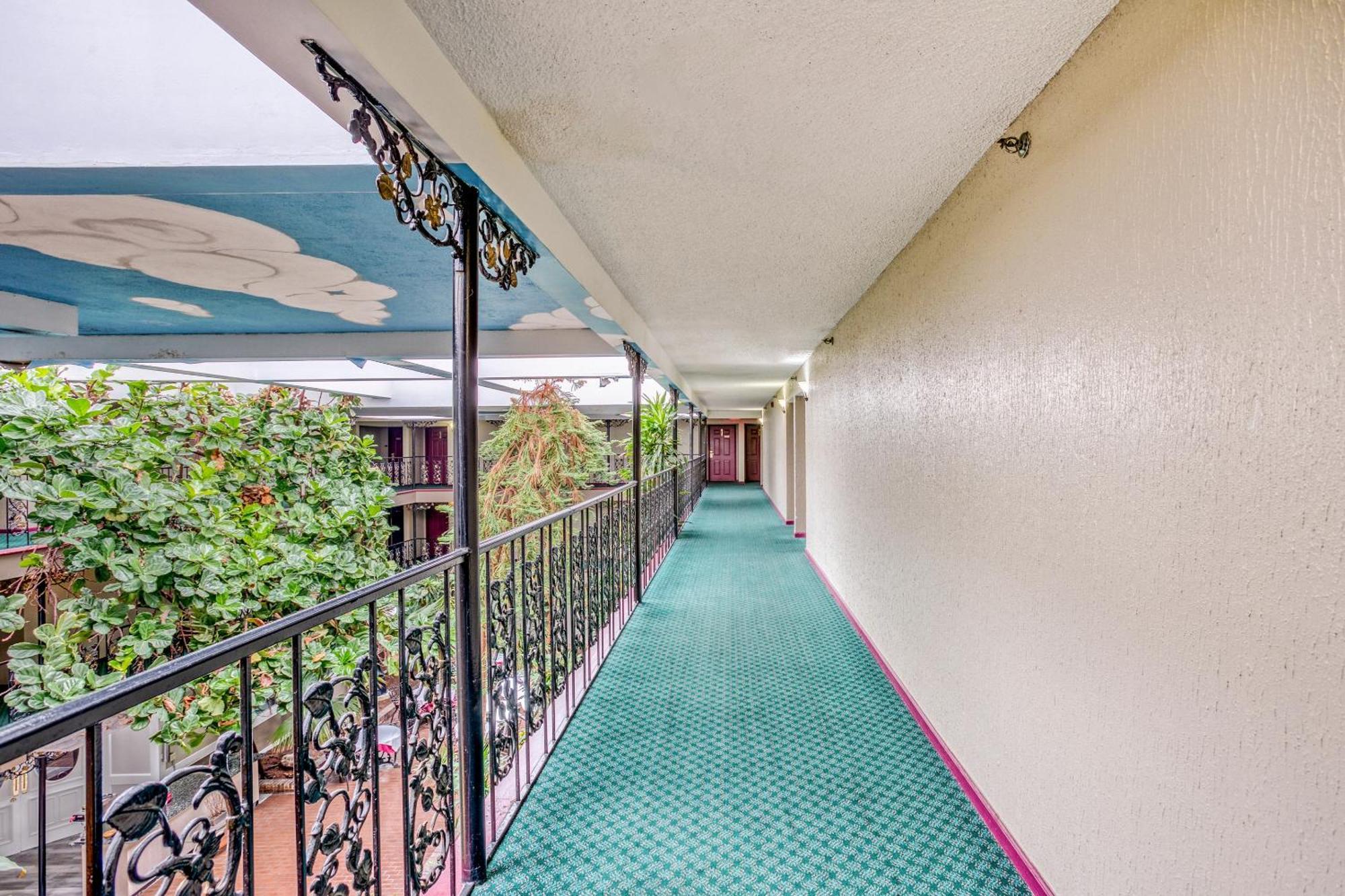 Oyo Townhouse Tulsa Woodland Hills Hotel Buitenkant foto
