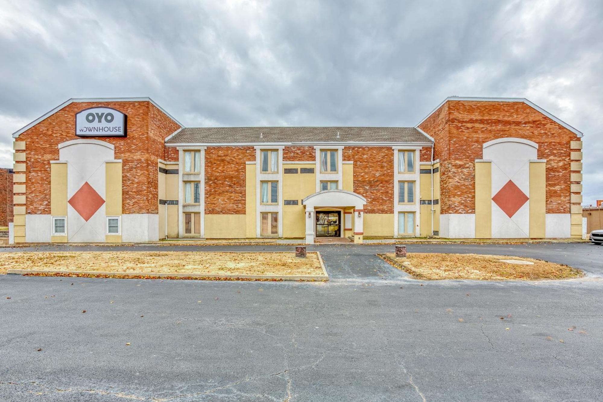 Oyo Townhouse Tulsa Woodland Hills Hotel Buitenkant foto